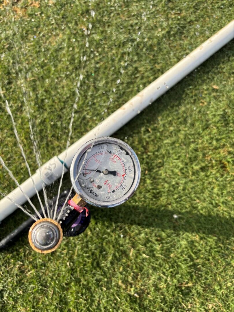 Water pressure gauge on lawn sprinkler